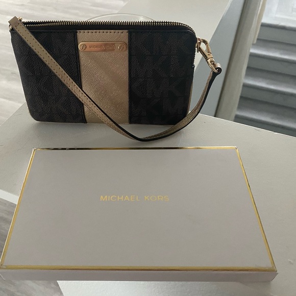 Michael Kors Crossbody Bag - Picture 1 of 5